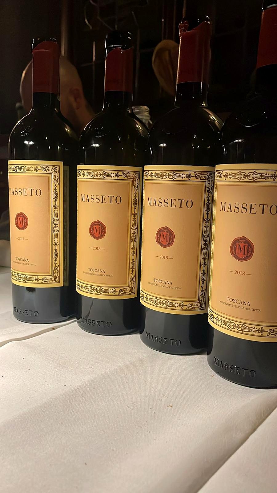 Vier Flaschen Masseto nebeneinander